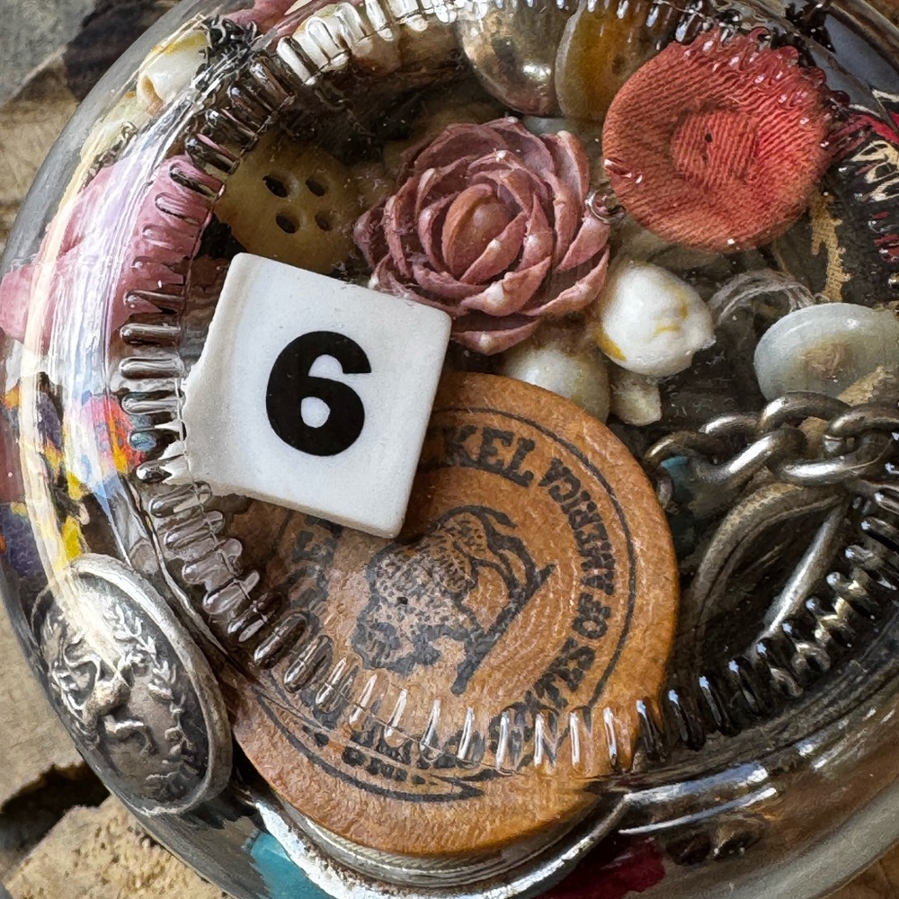 Colorful Trinket Jar #ispy #junkdrawer #crowcore - Picture 7 of 7